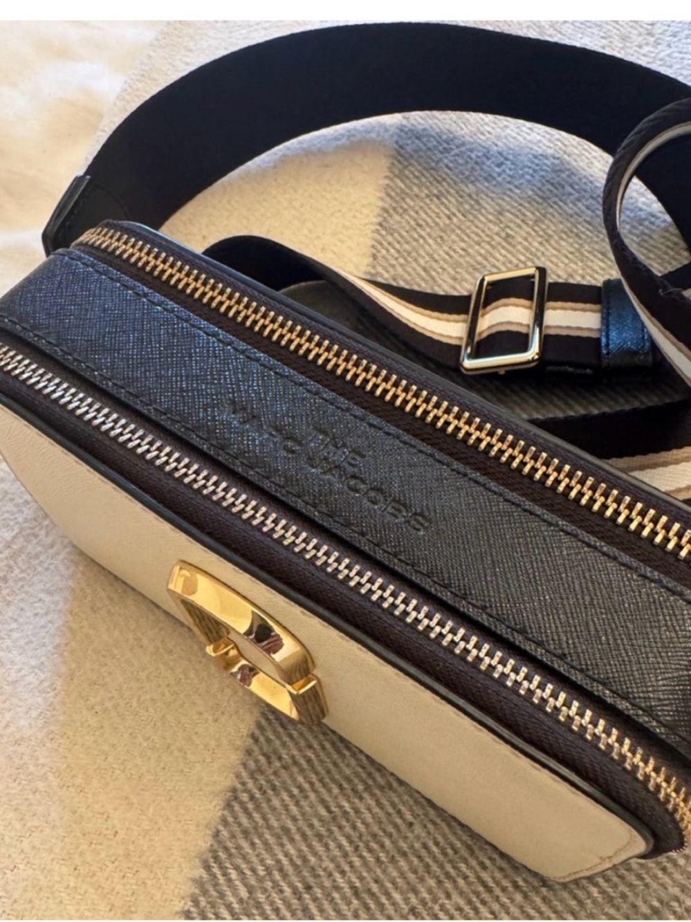 Marc Jacobs Cream and Black Snapshot Crossbody - Dust bag included! - Picture 3 of 11